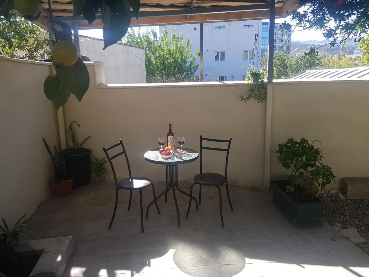 Hotel Домик У Куры Tbilisi Esterno foto